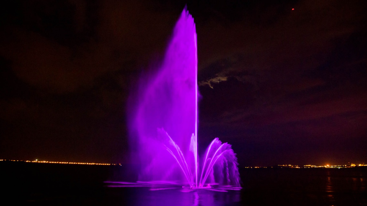 Floating fountain "Heart of the Volga"