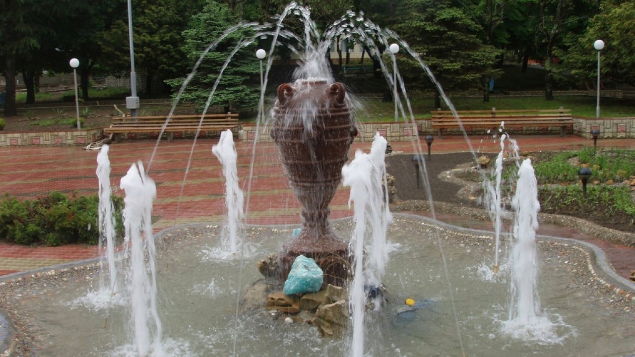 Static fountain for health resort